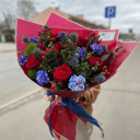 Букет «Фрэнк» из гвоздик и роз