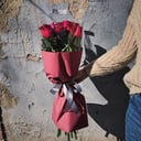 БУКЕТ ИЗ 9 КРАСНЫХ РОЗ В МАТОВОЙ УПАКОВКЕ