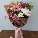 Букет «Цветущий сад» из эустом и хризантем