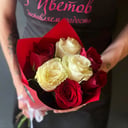 Букет 7 красно-белых роз