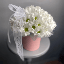 Шляпная коробка с цветами «Хризантема к коробочке»