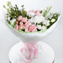 Букет «Нефритовая нежность» из гвоздик и эустом