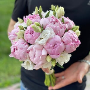 Свадебный букет из пионов
