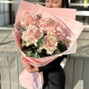 Букет «Нежные кружевные розы с эвкалиптом»