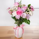 Букет «Прикосновение нежности» из роз и гвоздик