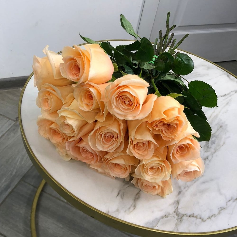 Букет из 19 эквадорских роз Пич Вейв