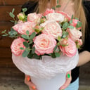 Нежные розочки в шляпной коробке