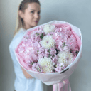 Букет с георгинами из экзотических цветов и гортензий