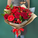 Букет «Румба» из роз и альстромерий