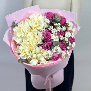 Букет «Момент счастья» из роз и экзотических цветов