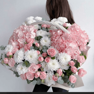 Корзина с цветами «Композиция из роз, гортензий и хризантем»