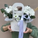 Корзина с цветами «Ромашки для Наташки» из хризантем