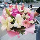 Букет «Розовый фламинго» из пионов и альстромерий