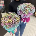 Шляпная коробка с цветами «Красочный микс» из гипсофил