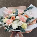 Букет Светлые мысли из роз и хризантем