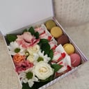 Подарочный набор из роз и эустом