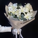 Букет лилий с эвкалиптом