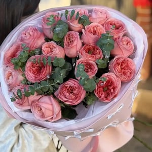 Пионовидная роза букет