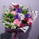 Букет «Ослепительное вдохновение» из альстромерий и ирисов