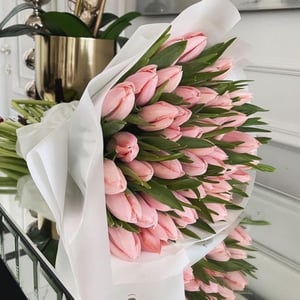 Букет розовых тюльпанов 51