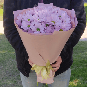 Букет розово-фиолетовых хризантем