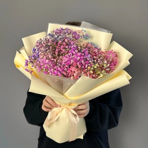 Яркий букет из гипсофил