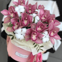 Шляпная коробка с цветами «Бабочки для любимой» из орхидей