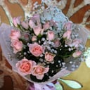 Букет «Пробуждение чувств» из роз и гипсофил