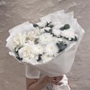 Букет из французских роз , хризантем и э