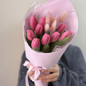 Букет из тюльпанов 9 шт. с лагурусом