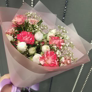 Букет «Летний день» из роз и гипсофил