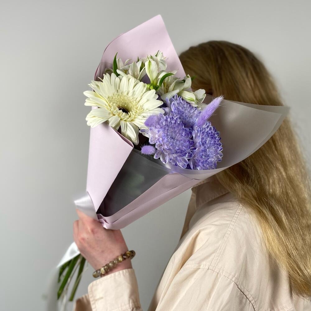 Букет комплимент с альстромерией