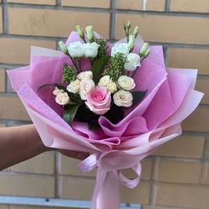 Букет «Отелло» из роз и эустом