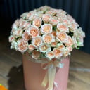 Шляпная коробка с цветами «Микки» из роз