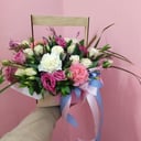 Коробка с цветами «Зарисовки» из роз и эустом