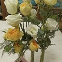 Коробка с цветами «Розы и Эустома в пробирке»