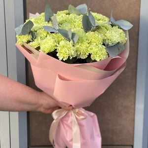 Букет «Облака и птицы» из гвоздик