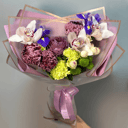 Букет «Ноты радости» из гвоздик и роз