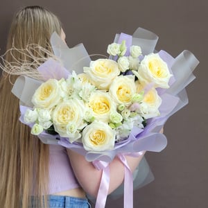 Букет «Ласковый ветер» из роз и эустом