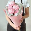 Букет - комплимент из 5 пионов