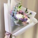 Букет «Легкость» из хризантем и пионов