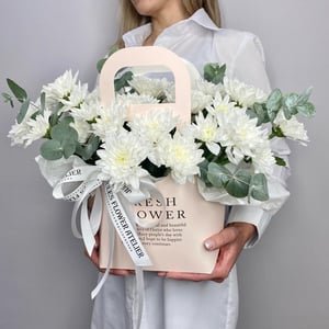 Коробка с цветами «Альпийское сияние» из хризантем