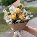 Букет «Бордер» из альстромерий и роз