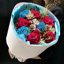 Букет «Малиновый коктейль» из гвоздик и альстромерий