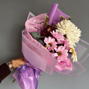 Букет «Пупурпурное счастье» из хризантем и гербер