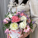 Коробка с цветами «Композиция Диантусов, Роз и Лимониума»