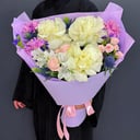 Авторский букет с розами и эрингиумом из альстромерий