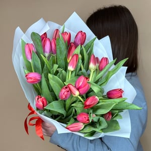 Букет из 25 красных тюльпанов