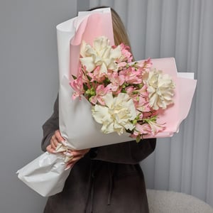 Букет альстромерий с французскими розами