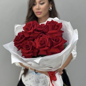 Букет «Алые розы»